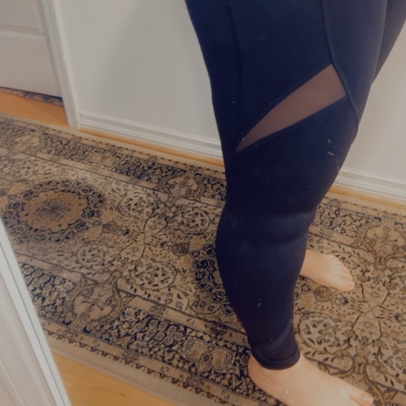 Lululemon women’s mesh leggings with side pockets - Picture 4 of 14